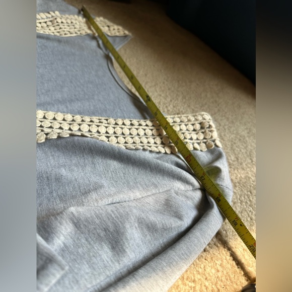 Long sleeve gray open back Top - Ladies Women’s Size Medium m Crochet Design - Picture 8 of 8